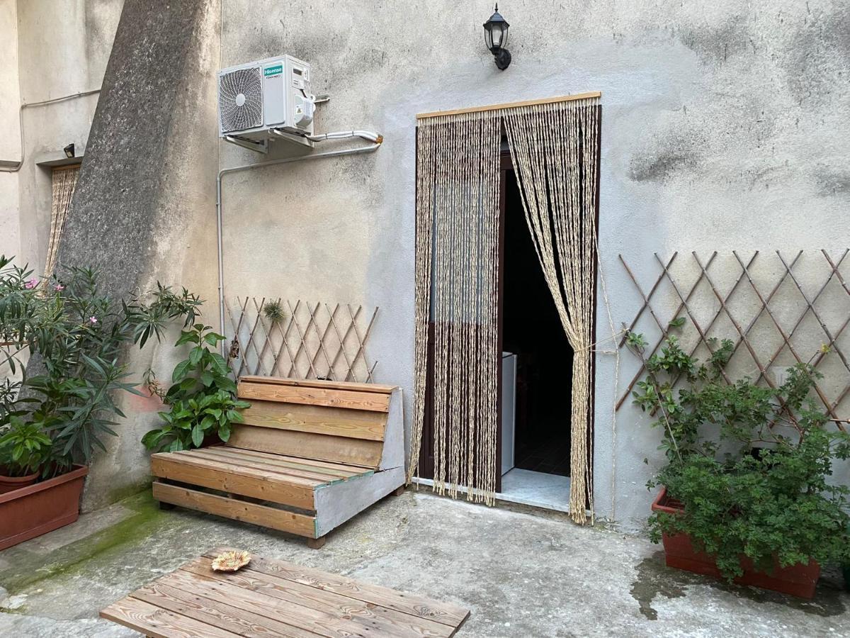 Al Vicolo Stretto Bed & Breakfast Santa Maria a Vico Exterior foto